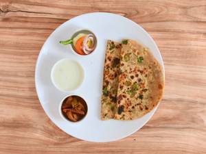 Aloo Paratha (2 Pcs) + Dahi