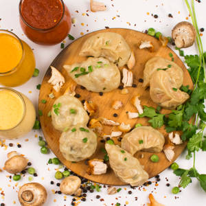 Chicken Onion Momos (8 Pcs)