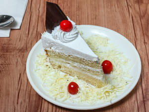 White Forest Pastry (1 Pc)