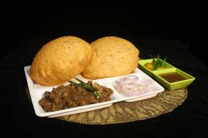 Poori with Chole and Aloo (2 Pcs)