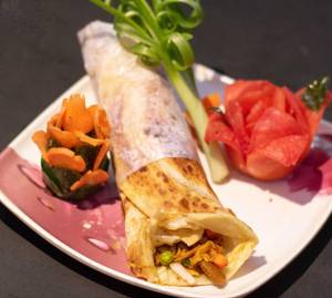 Egg with Paneer Roll