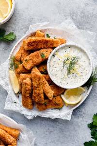Fish fingers with tarter sauce