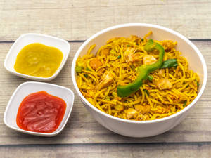 Singapore chicken noodles