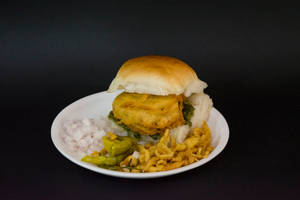 Vada Pav - 1pc (Serves 1)