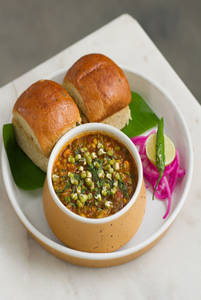 Wheat Pav With Sprout Bhaji