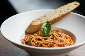 Whole Wheat Spaghetti Served With Tomato Ragout