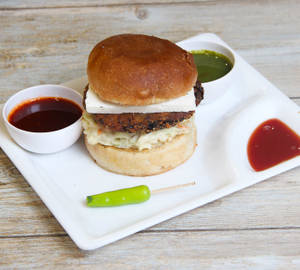Makhani Paneer Burger 
