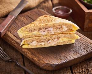 Wheat Bread Chicken Cheese Omelette [Protein : 31g]