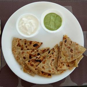 Aloo Paratha With Dahi (1 Pc)