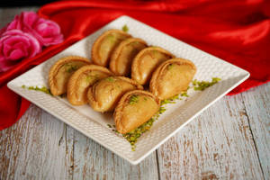 Gujiya Meethi