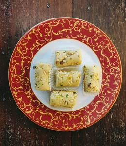 Kaju Pista Roll With  1 Pcs 