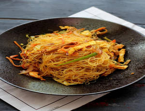Chicken Singapore Rice Noodles