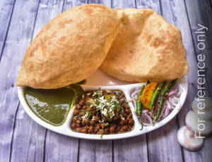Choley Bhature (2 Pcs)