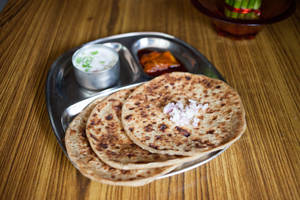 Aloo Pyaz Paratha Combo