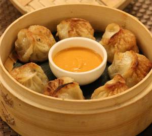 Chicken Pan Fried Momos (8Pcs)