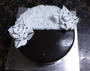 Chocolate Vanilla Cake (eggless)