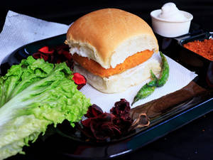 Paneer Supreme Vada Pav With Cheese