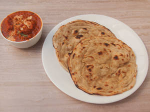 Butter Chicken ( 250Ml) +2 roti + 1pc Gulab Jamun