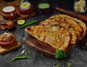 Aloo Pyaaz Paratha