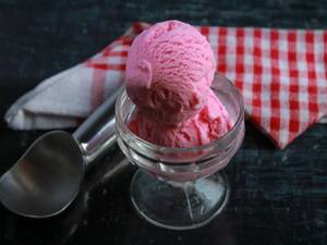 Strawberry Ice cream (450 ml)