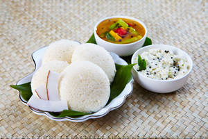 Idli [2 Nos] With Sambhar / Chutney