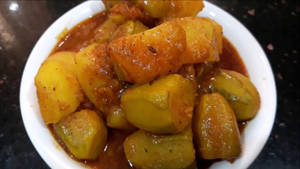Aloo Potol Dalna