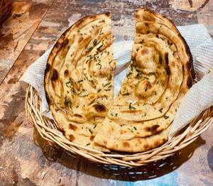 Hari Mirch Lachcha Paratha