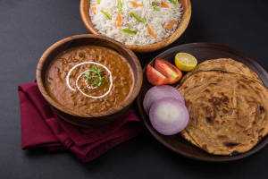Roti [4 Pieces] + Dal Makhani + Salad