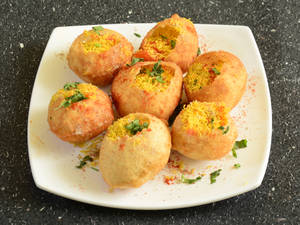 Sev Puri (Plate)