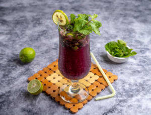 Kala Khatta Mojito