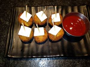 Corn Cheese Balls (6 Pieces)