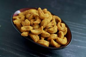 Kaju Namkeen Pare