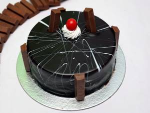 Chocolate Kit Kat Cake (eggless)