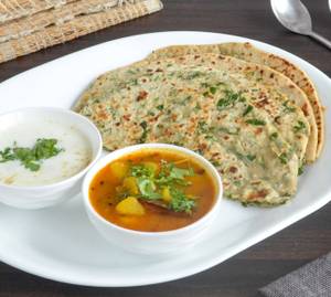 Methi Paratha (2 Pcs) With Aloo Curry