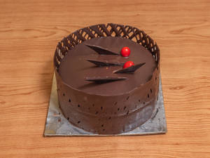Eggless Chocolate Creamy Truffle Cake ( 680 Grams ) ( 1.5 Lbs)