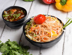 Chilli Chicken Noodle Box. (750gm )