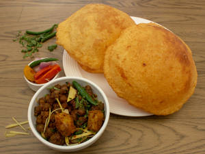 Chole Bhatoore (2 Pcs)