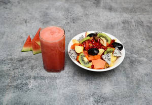 Seasonal Fresh Fruit Bowl With Watermelon Juice
