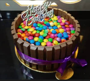 Kitkat And Gems Chocolate Cake [1 Kg]