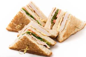Crunchy chicken club sandwich 
