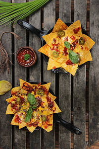 Nachos With Cheese And Salsa Nonveg