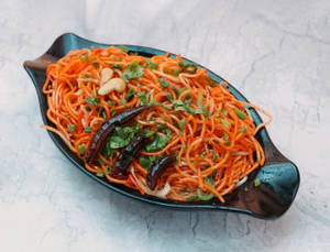 Veg Schezwan Noodles (Served with sauce)