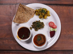 Sadhi Thali