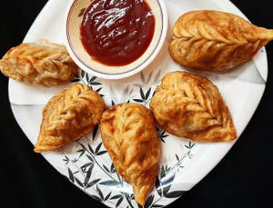 Fried Paneer Momos (6 Pcs)