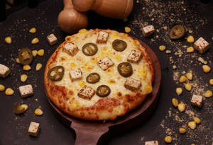 Jalapenos, Sweet Corns & Paneer Pizza