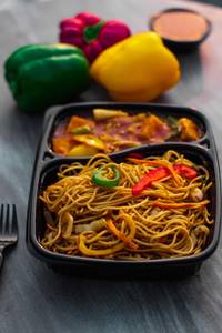 Chilli Paneer Noodles Thali (Chilli Paneer + Noodles )
