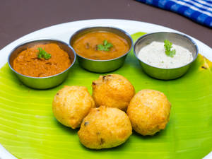 Bonda (4pc)