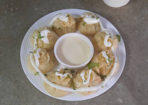 Veg Cheese Burst Momo [8 Pieces]