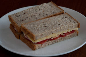 Cheese & Tomato Sandwich (v)