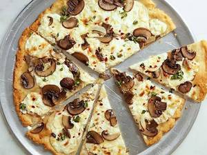 Pollo Tartufo Pizza,shitake,chicken (white Cheezy Sauce Pizza, Truffle Oil,alfredo Sauce)
